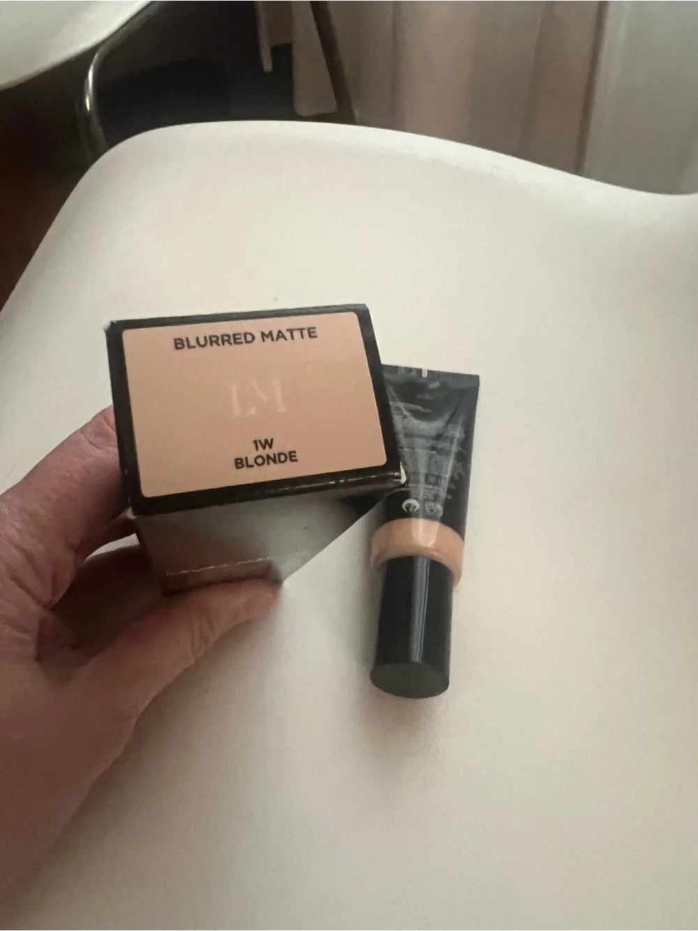 laura mercier Tinted Moisturizer Blurred Matte - 1W Blonde